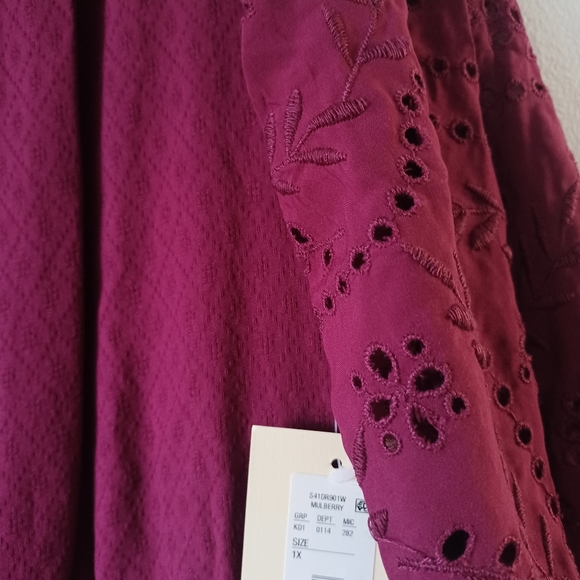 Westbound Plus Size 3/4 Sleeve V-Neck Eyelet Detail Scalloped Hem Midi Dress - Picture 7 of 12